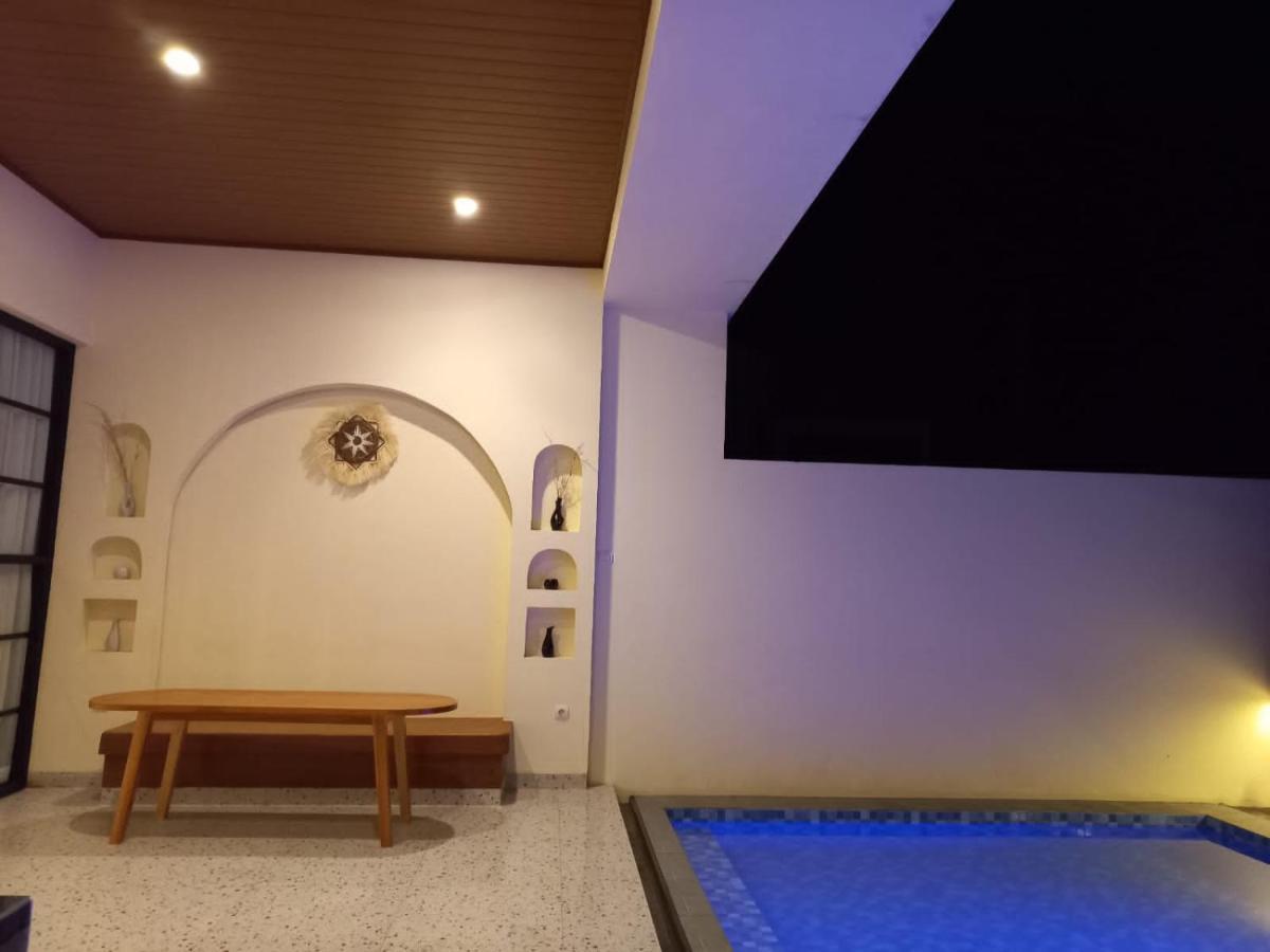 Azalea Room By The Anp Villas Cikundul 客房 照片
