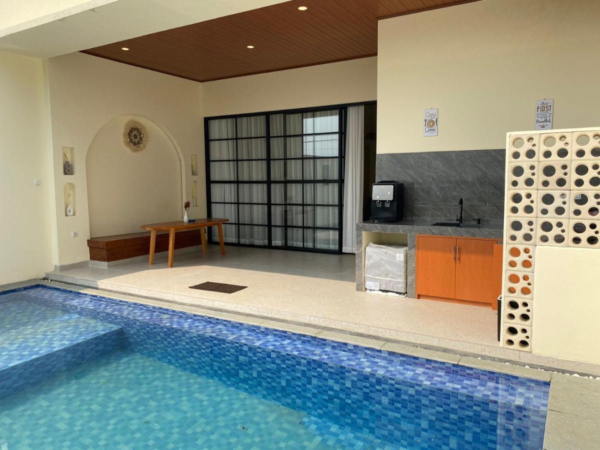 Azalea Room By The Anp Villas Cikundul 外观 照片